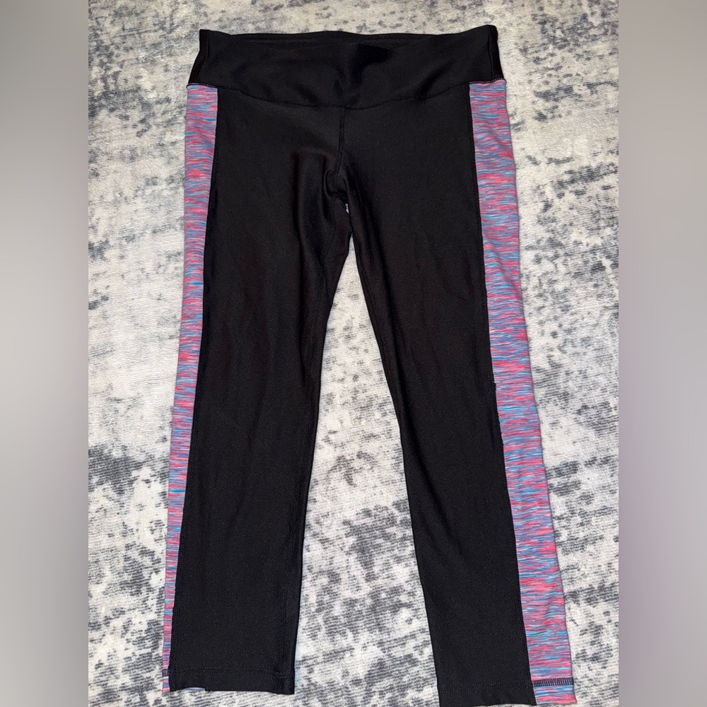 Vibrant Black and Pink Cropped Leggings